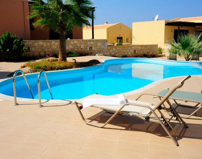 Villa confortable avec piscine partagée près de la mer, à Panormo