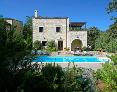 Villa classique en pierre avec piscine et jacuzzi