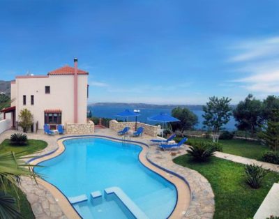 Villa avec piscine d’eau de mer et très belle vue sur la baie