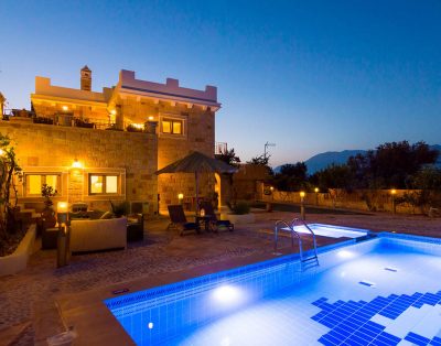 Villa traditionnel dans le sud de la Crète avec piscine privée