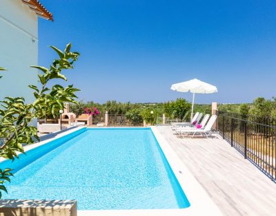 Villa avec 4 chambres et piscine privée chauffante près de La Canée